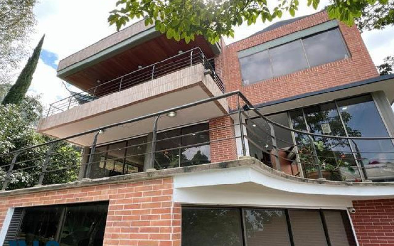 Casa en Envigado en Loma del Escobero