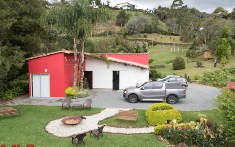 Casa en Rionegro en V. Llanogrande