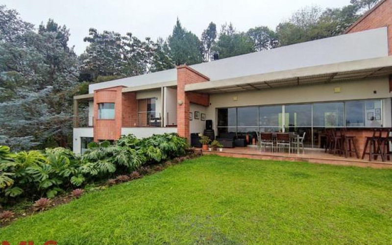Casa en Envigado en Las palmas