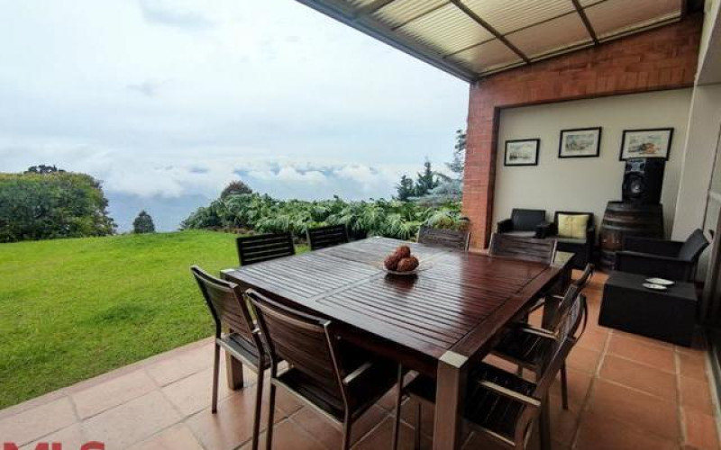 Casa en Envigado en Las palmas