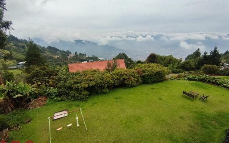 Casa en Envigado en Las palmas
