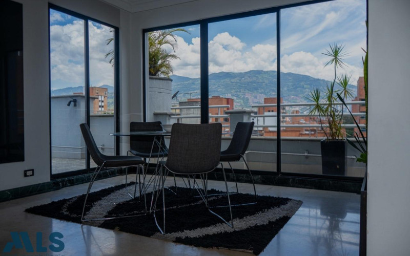 Apartamento en Medellín en Laureles