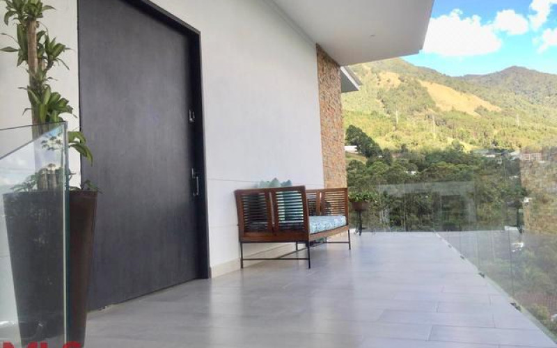 Casa en Medellín en Las Palmas