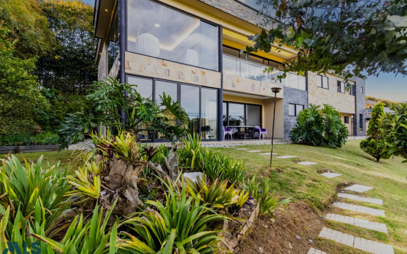 Casa en Envigado en Alto de las Palmas