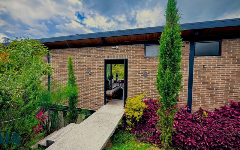 Casa en El Peñol en V. La Piedra