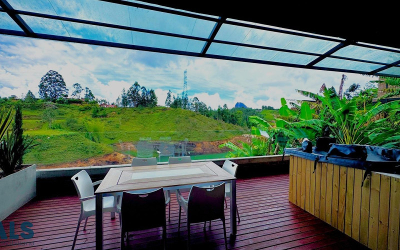 Casa en El Peñol en V. La Piedra