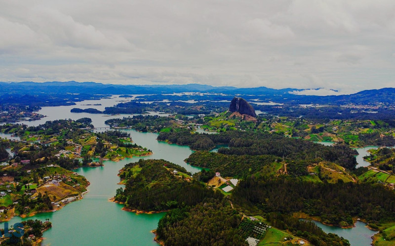 Casa en El Peñol en V. La Piedra