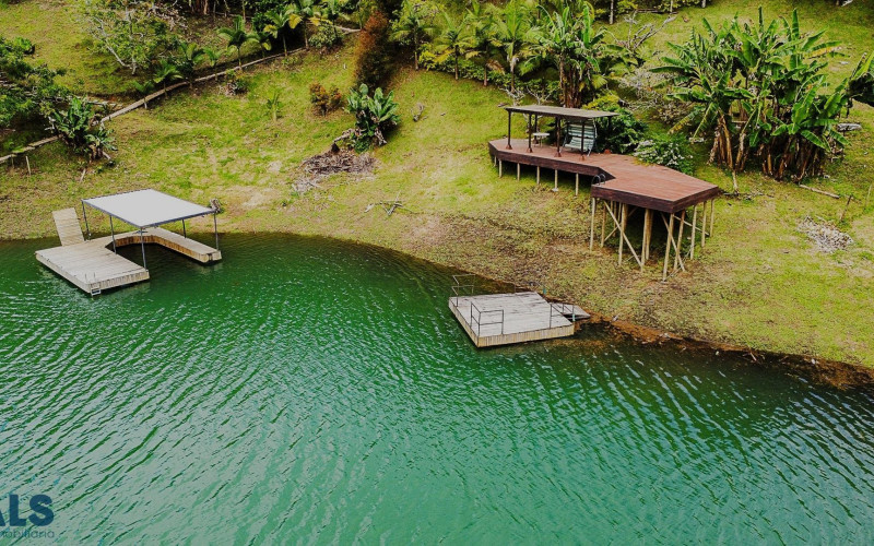 Casa en El Peñol en V. La Piedra