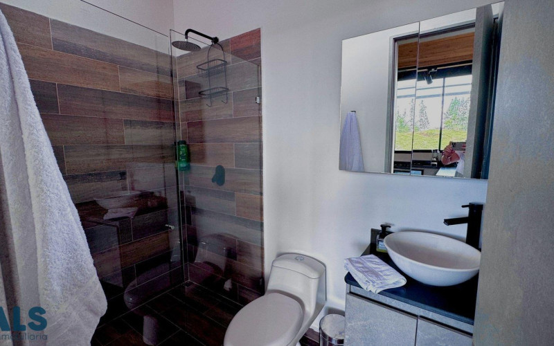 Casa en El Peñol en V. La Piedra