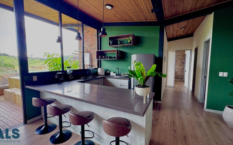 Casa en El Peñol en V. La Piedra