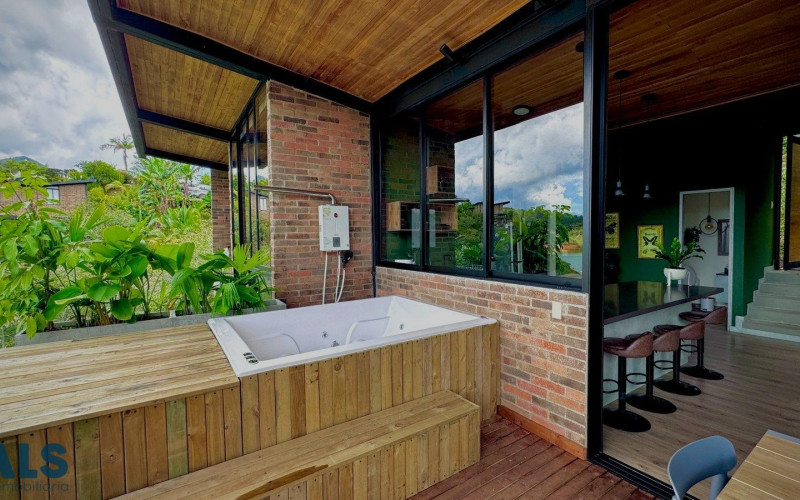 Casa en El Peñol en V. La Piedra