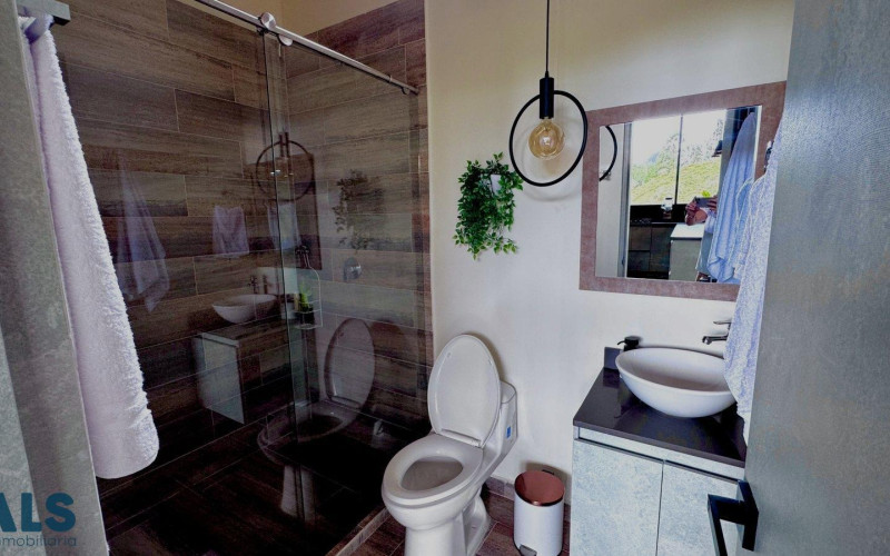 Casa en El Peñol en V. La Piedra