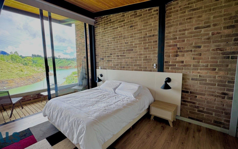 Casa en El Peñol en V. La Piedra