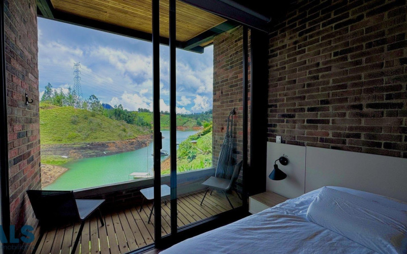 Casa en El Peñol en V. La Piedra