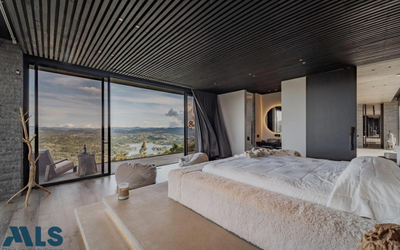 Casa en El Retiro en V. Carrizales