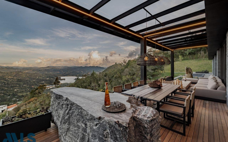 Casa en El Retiro en V. Carrizales