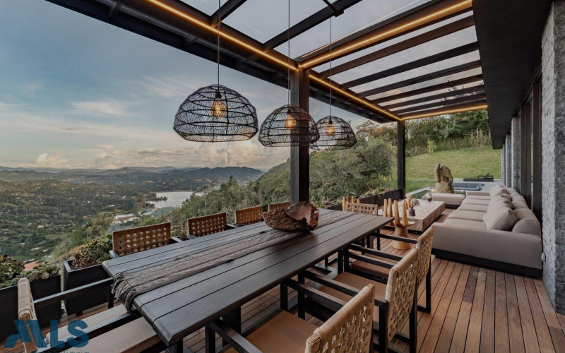 Casa en El Retiro en V. Carrizales