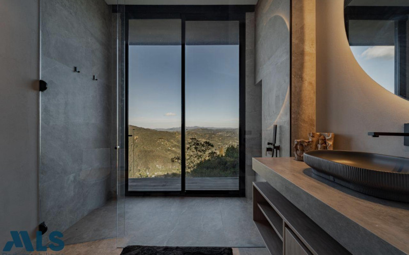 Casa en El Retiro en V. Carrizales