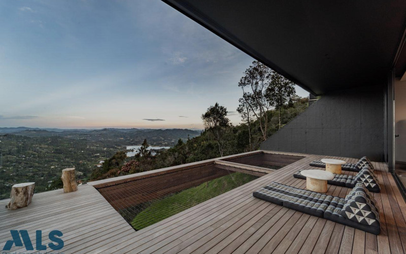 Casa en El Retiro en V. Carrizales