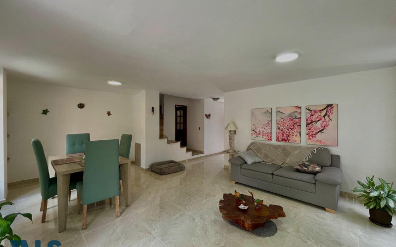 Casa en Envigado en Loma del Barro