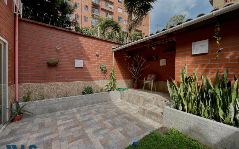 Casa en Envigado en Loma del Barro