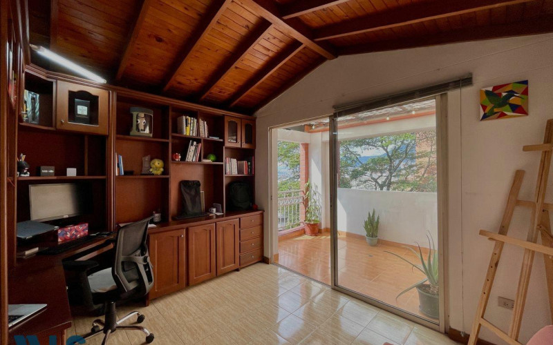 Casa en Envigado en Loma del Barro