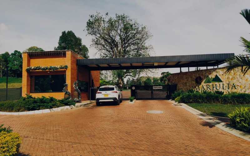 Lote Residencial en El Retiro en V. Don Diego