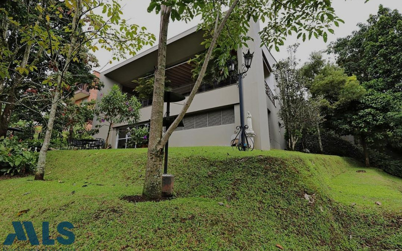 Casa en Envigado en Loma del Escobero