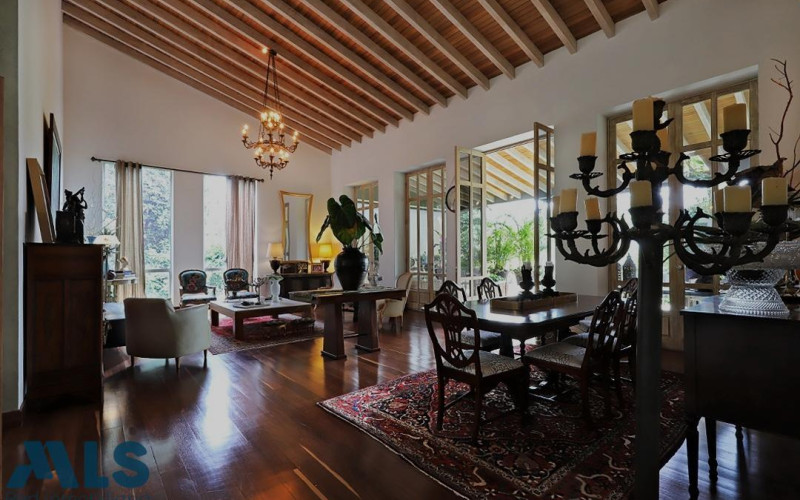 Casa en Envigado en Loma del Escobero