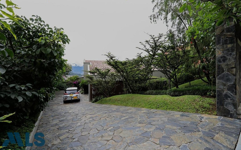 Casa en Envigado en Loma del Escobero