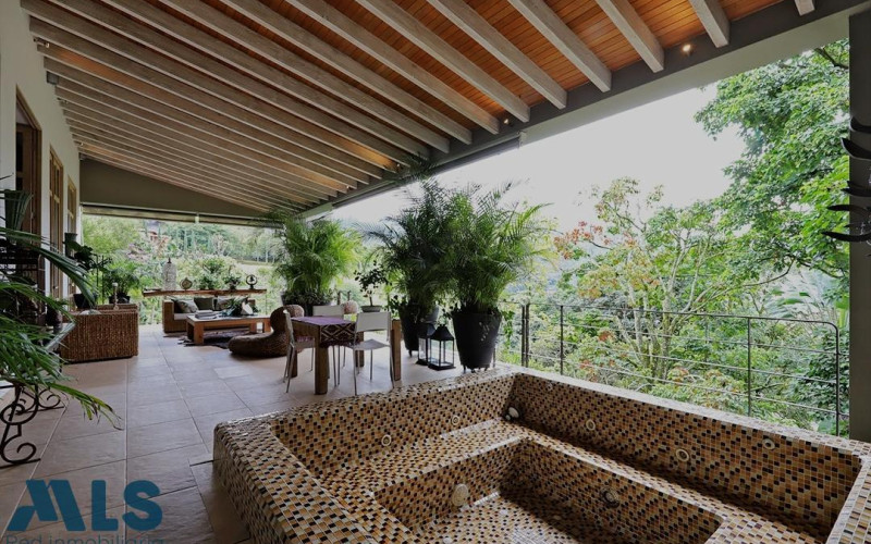 Casa en Envigado en Loma del Escobero