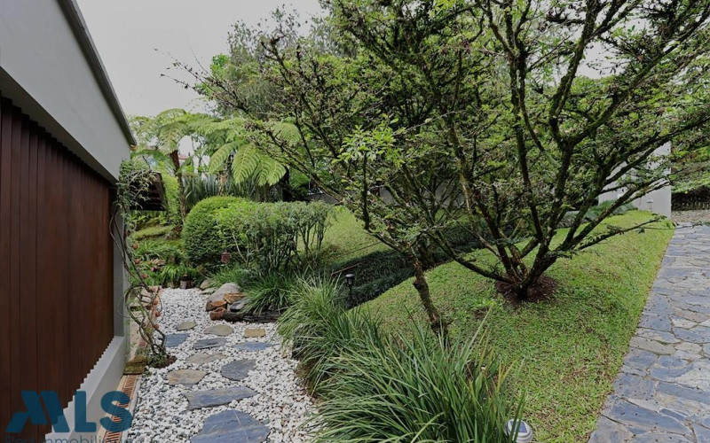 Casa en Envigado en Loma del Escobero