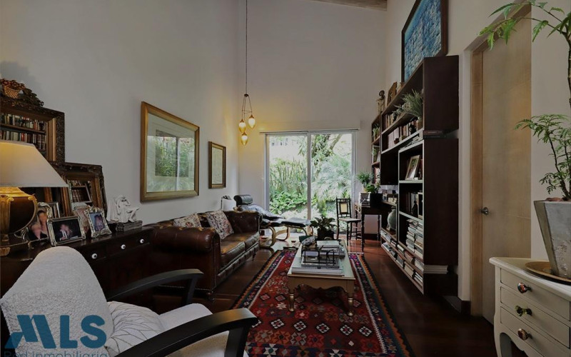 Casa en Envigado en Loma del Escobero