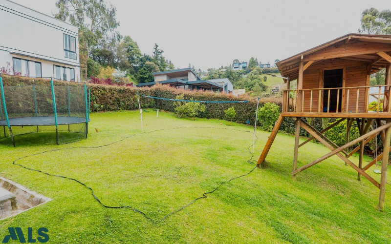 Casa en Envigado en Alto del escobero (Envigado)