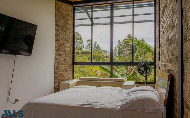 Casa en El Peñol en V. La Piedra