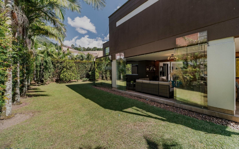 Casa en Envigado en Loma del Escobero