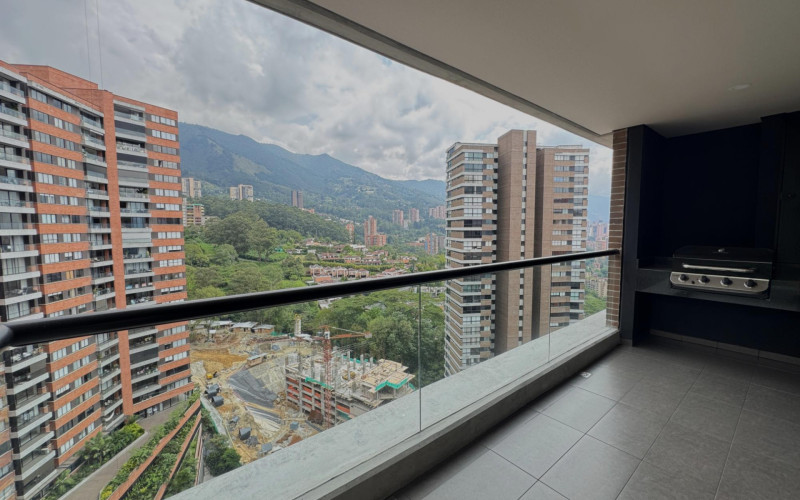 Apartamento en Medellín en Altos del Poblado
