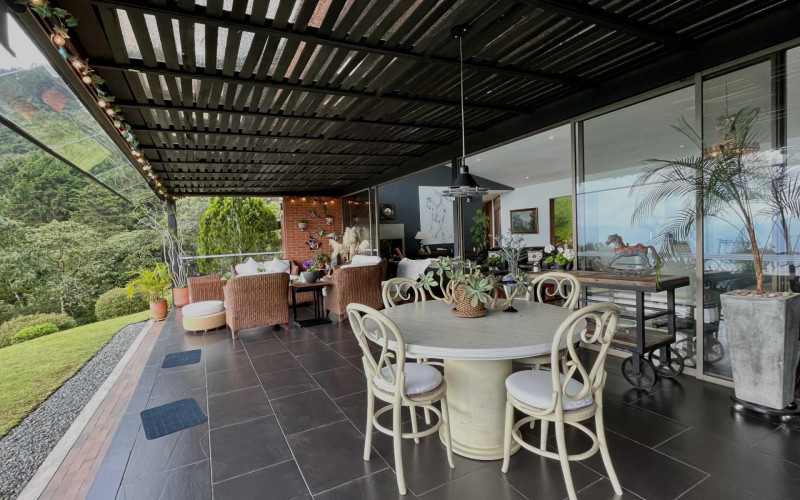 Casa en Envigado en Las palmas
