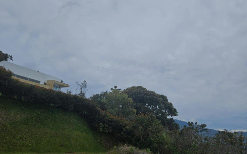 Lote Residencial en El Retiro en V. Don Diego