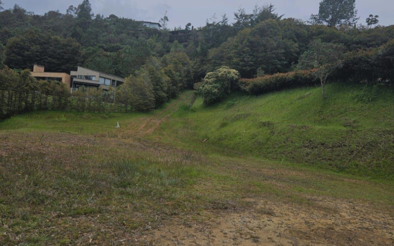 Lote Residencial en El Retiro en V. Don Diego