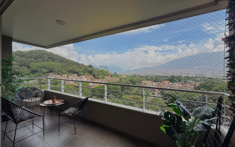 Apartamento en Medellín en Los Colores