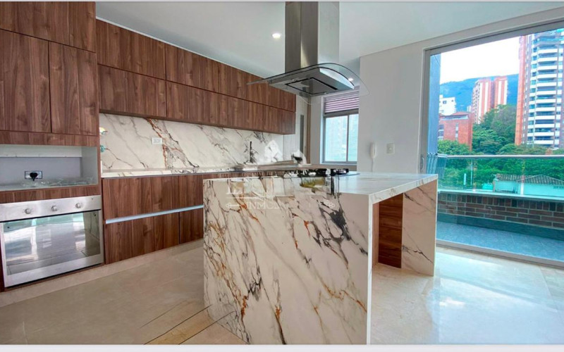 Apartamento de Ensueño con Vista Panorámica en Castropol, El Poblado - $168 m}2