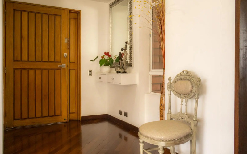 Prime-Zone Apartment with Open City Views Next to El Tesoro Mall