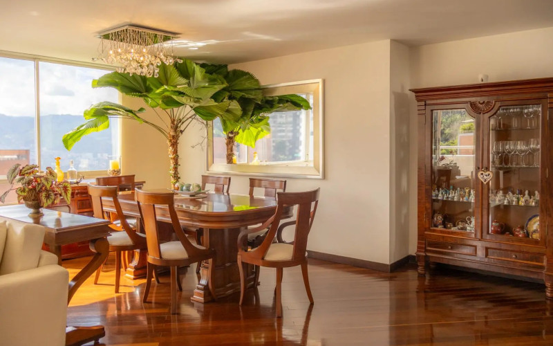 Prime-Zone Apartment with Open City Views Next to El Tesoro Mall