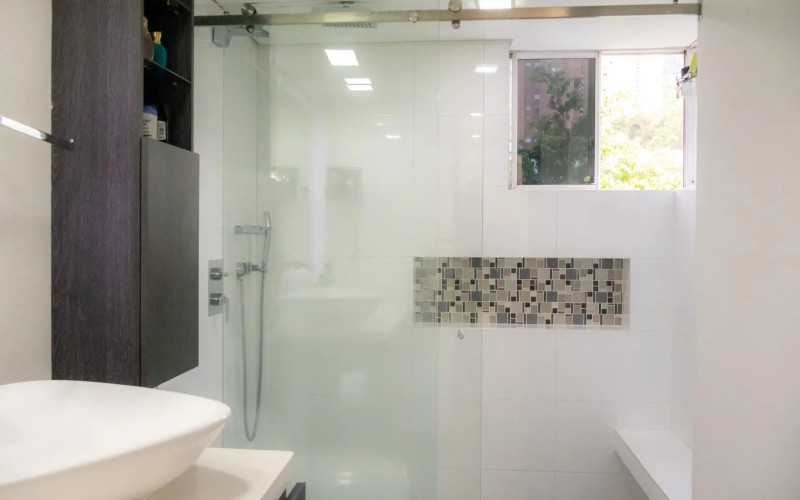 Prime-Zone Apartment with Open City Views Next to El Tesoro Mall