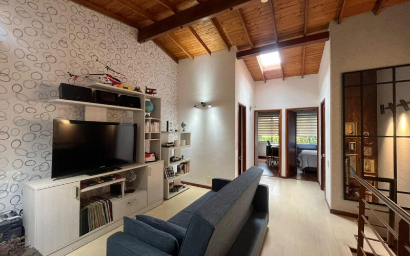 Venta Hermosa Casa en Envigado Cumbres 209M2