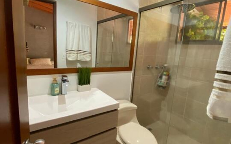 Venta Hermosa Casa en Envigado Cumbres 209M2