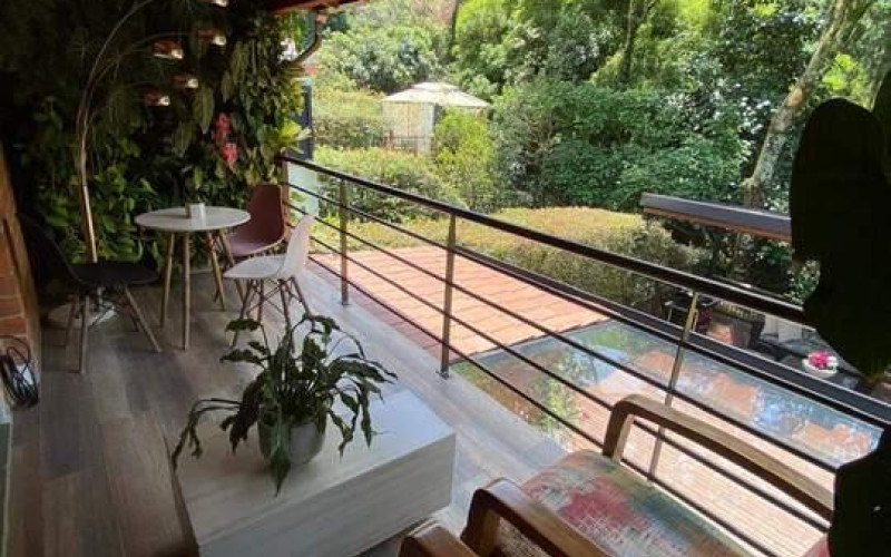 Venta Hermosa Casa en Envigado Cumbres 209M2