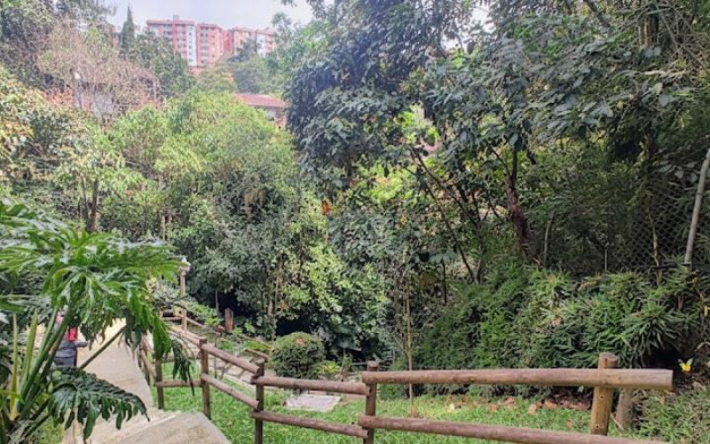 Venta Hermosa Casa en Envigado Cumbres 209M2