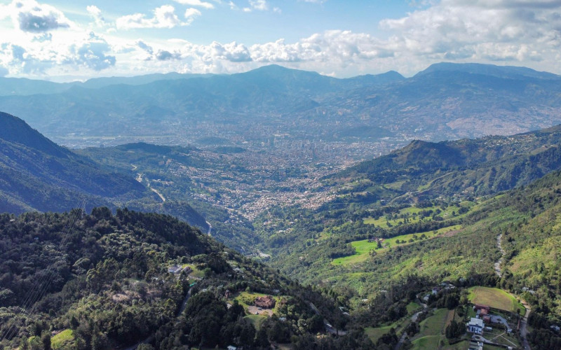 Casa En Parcelación Piedras Blancas Santa Elena.